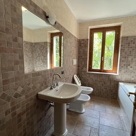 Il Borgo Fra I Laghi Villa Monzambano Exterior photo